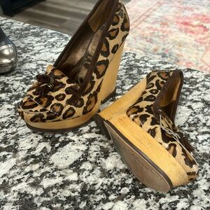 Size 9 wedges like new teal fur comfy